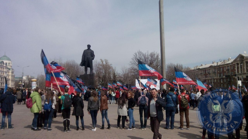 Сотрудники ГП "Почта Донбасса" приняли участие в праздничном митинге, посвященном трехлетней годовщине провозглашения ДНР