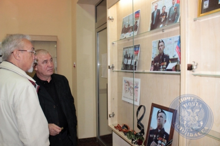 В зале главпочтамта открылась выставка, посвященная Дню связи (Фото)